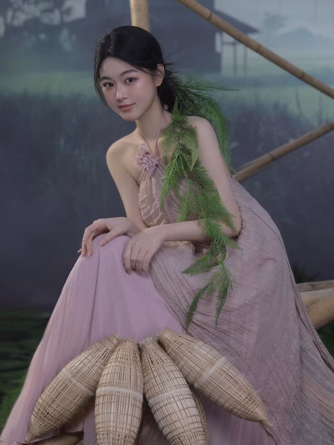 Lọ Lem thường xuyên cùng bố Quyền Linh tham gia các hoạt động thiện nguyện, sống giản dị và lễ phép. Chính sự giáo dục khéo léo từ gia đình đã giúp cô nàng giữ được nét hồn nhiên, đúng tuổi dù sớm nổi tiếng trên mạng xã hội. (Ảnh: IGNV)