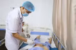 Người phụ nữ nhập viện vì tự tiêm thuốc không rõ nguồn gốc gây áp xe