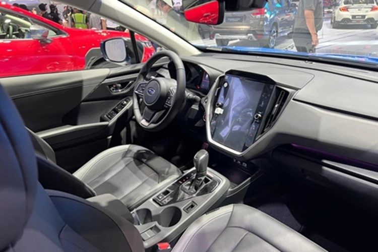 Ngoài các trang bị trên, mẫu xe này gần như không có nhiều điểm vượt trội so với phân khúc SUV đô thị tại Việt Nam. Ngoại thất trang bị đèn pha LED projector với tính năng đèn pha thông minh và mở rộng góc chiếu trong cua. Đi kèm la-zăng hợp kim 18 inch, cửa sổ trời chỉnh điện…