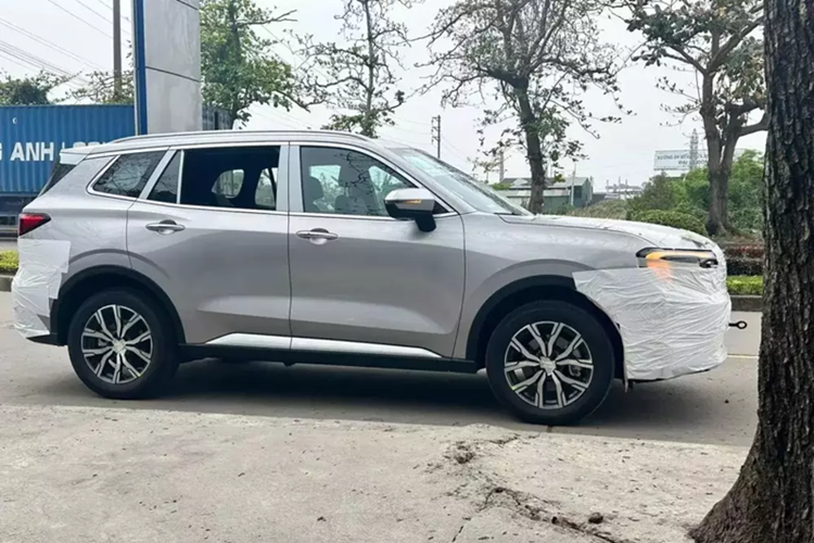 Hiện chưa có hình ảnh chụp nội thất của Ford Territory mới tại Việt Nam. Chỉ thấy rằng bản thấp của xe sẽ không được trang bị camera trên kính lái để phục vụ các tính năng an toàn.