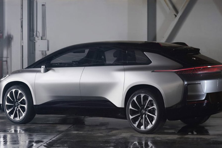 Tuy vậy, thay vì siết chặt chi tiêu, Faraday Future lại tuyên bố mở rộng danh mục sản phẩm bằng việc giới thiệu thương hiệu con mới có tên FX. Dưới thương hiệu này, hãng lên kế hoạch tung ra nhiều mẫu xe đa dạng, bao gồm minivan Super Van, crossover FX 6 và một mẫu xe phổ thông giá rẻ FX 5 với mức giá dự kiến chỉ từ 20.000 đến 30.000 USD.