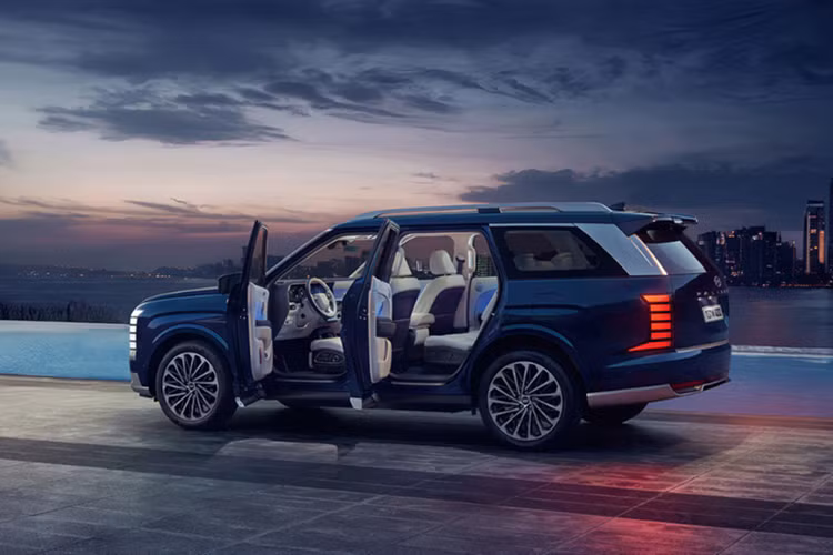 Với thiết kế lột xác, công nghệ hiện đại, lần đầu có bản hybrid và biến thể off-road chuyên biệt, Palisade hứa hẹn sẽ tạo ra sức hút lớn trong phân khúc SUV 7 chỗ cao cấp tại thị trường Việt Nam trong tương lai gần. Hiện mức giá xe Hyundai Palisade 2026 tại Hàn Quốc dao động từ 42,5 - 57,5 triệu won (tương đương khoảng 771,9 triệu - 1,044 tỷ đồng).