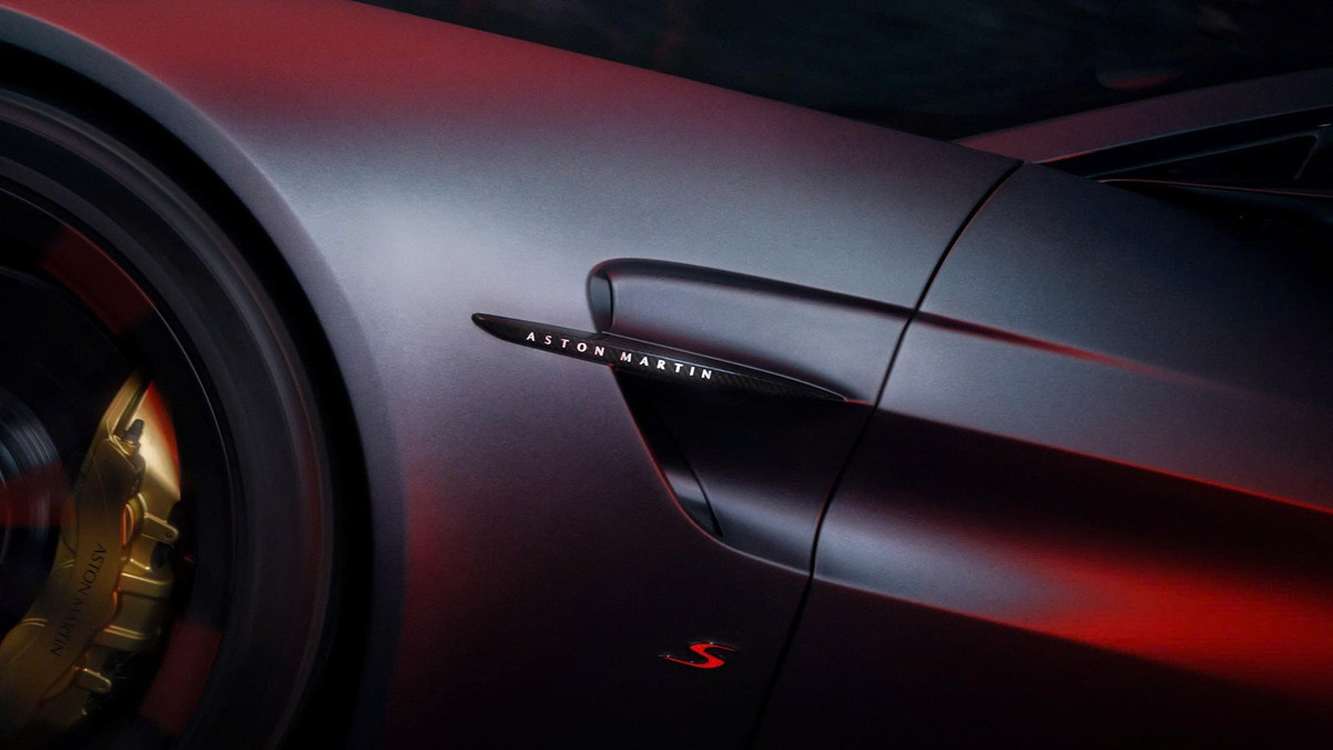 Hiện tại, Vantage S đã bắt đầu nhận đơn đặt hàng và dự kiến sẽ đến tay khách hàng vào cuối năm nay. Sự xuất hiện của mẫu xe này không chỉ làm dày thêm danh mục hiệu suất cao của Aston Martin mà còn là lời khẳng định rằng Vantage, dù nhỏ gọn vẫn đủ sức chinh phục trái tim những người yêu tốc độ.