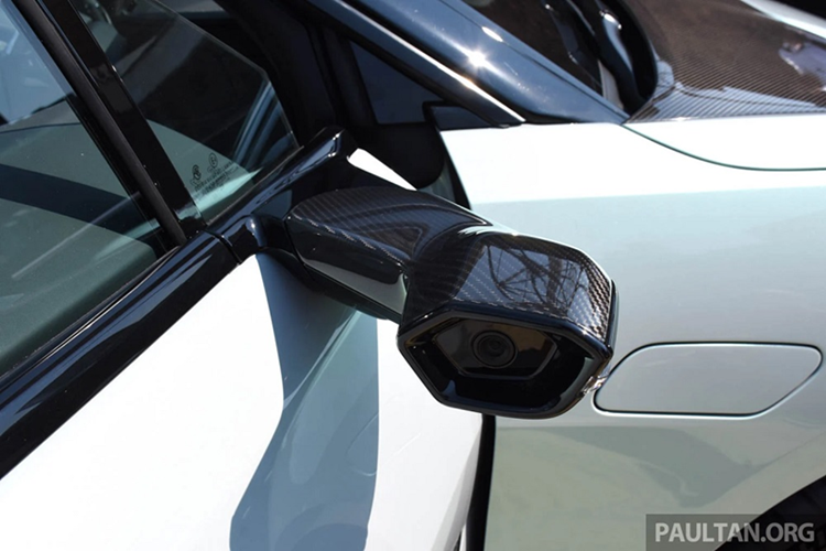 Ông Al Mansouri ca ngợi sự hợp tác với Lotus, nhấn mạnh rằng những chiếc xe như vậy nâng cao khả năng hiện diện của lực lượng tuần tra và giúp các sĩ quan tương tác tốt hơn với cư dân và du khách.