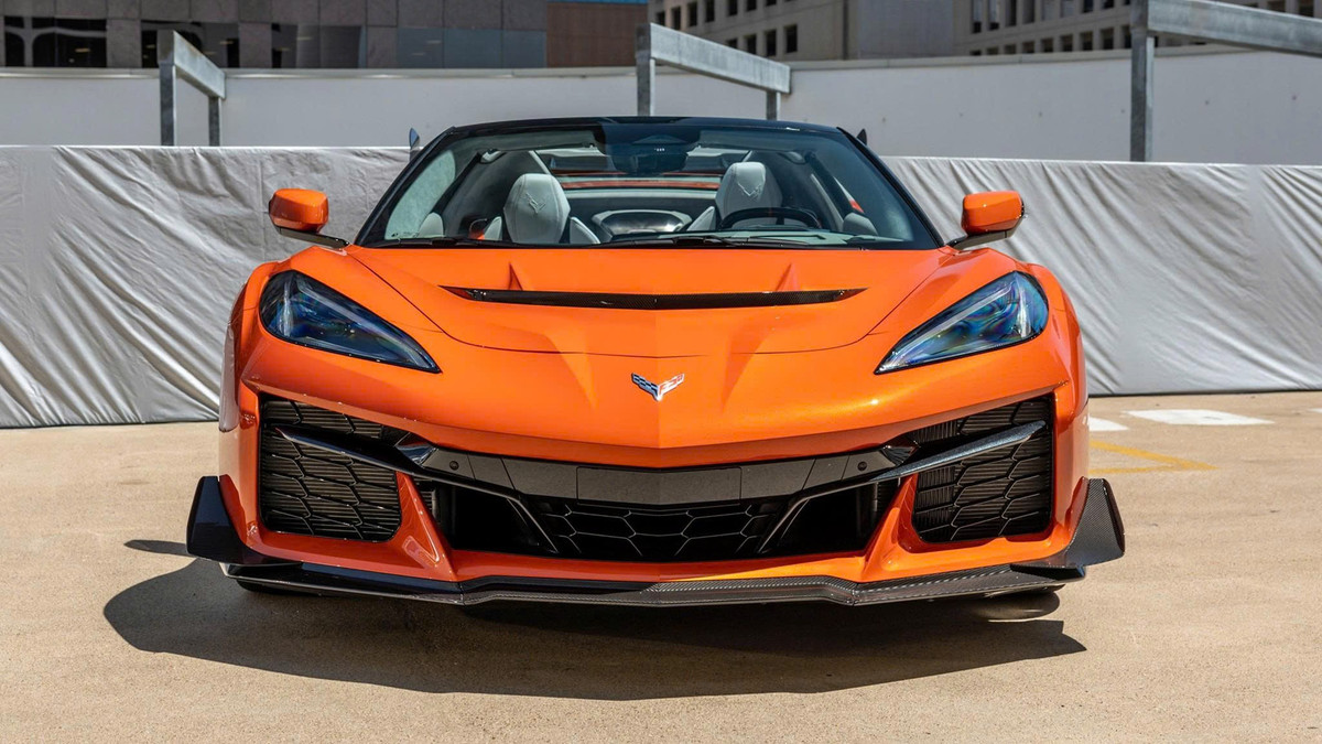 Một con thú thực thụ, với sức mạnh lên tới 1.250 mã lực, cấu hình hybrid thông minh và khả năng tăng tốc sánh ngang, thậm chí vượt qua cả Ferrari SF90 hay Lamborghini Revuelto.