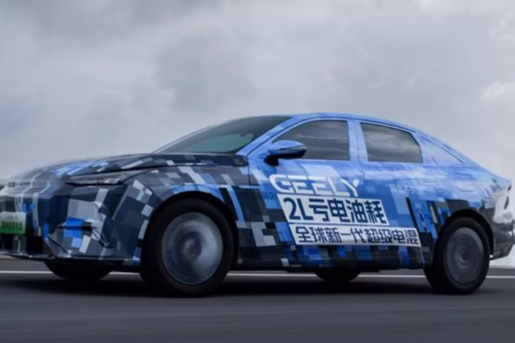 Tronng buổi báo cáo tài chính của tập đoàn tại Trung Quốc diễn ra vào quý I, ông Gan Jiyue - CEO của Geely Auto cho biết sedan này có thể ra mắt vào cuối năm nay, trở thành một trong hai cái tên chiến lược của thương hiệu tại Trung Quốc.