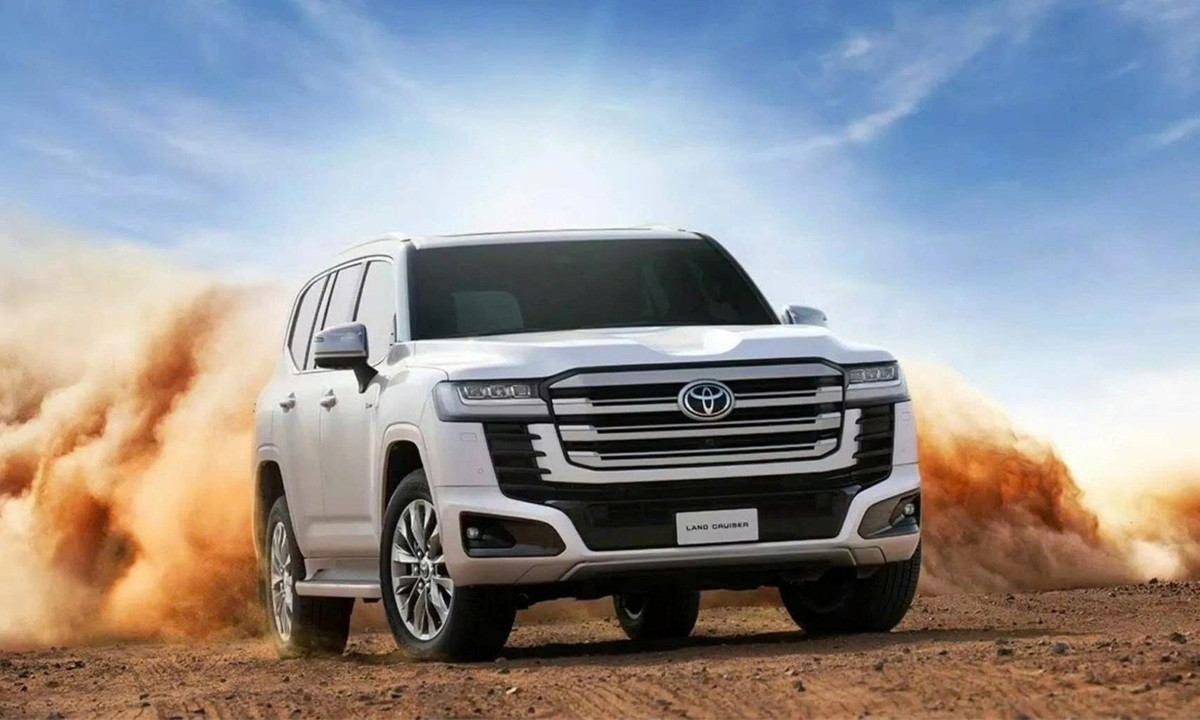 Sức mạnh được truyền đến cả bốn bánh thông qua hộp số tự động 10 cấp, giúp chiếc SUV không chỉ mạnh mẽ mà còn vận hành mượt mà ở mọi điều kiện địa hình.