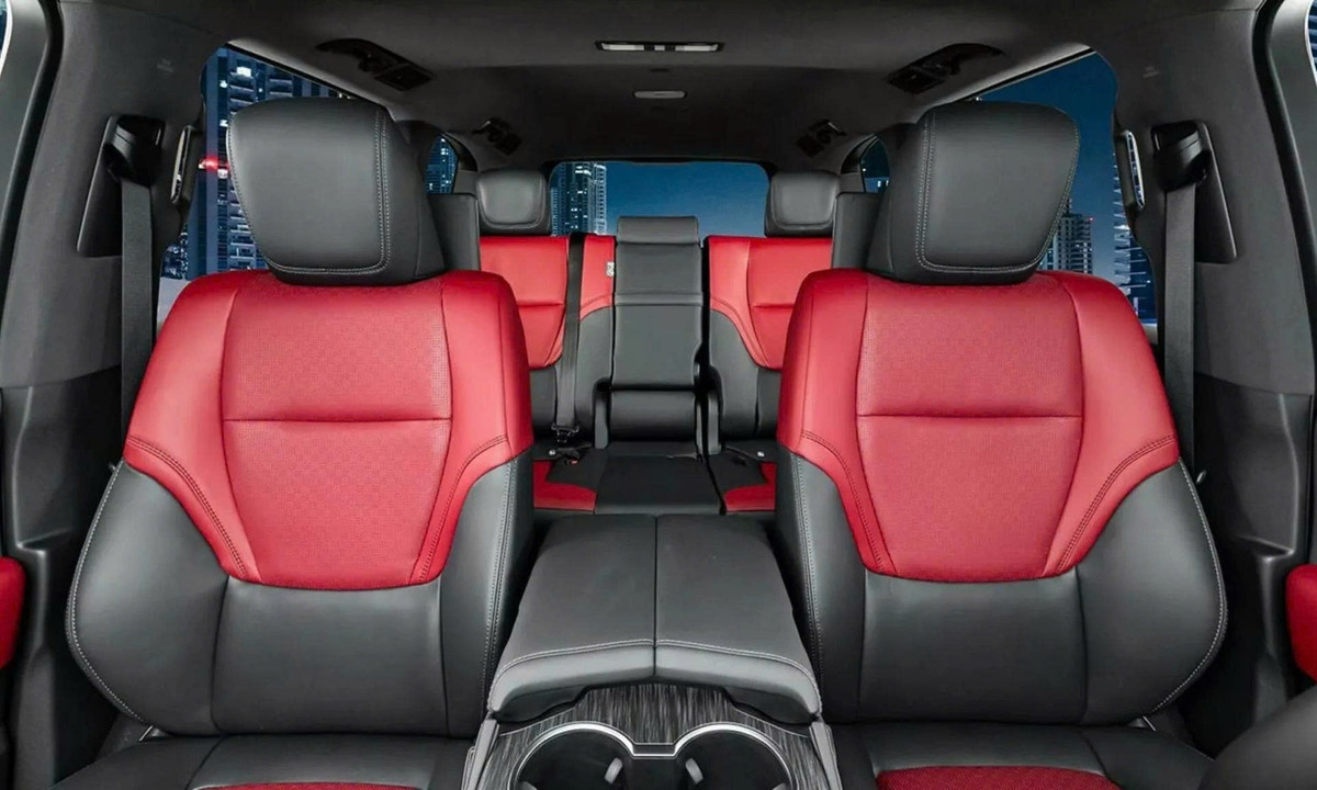 Toyota xác nhận mẫu SUV Land Cruiser 300 Hybrid 2025 thế hệ mới này cũng sẽ được bán tại Australia từ nửa đầu năm 2026, và nhiều khả năng sẽ sớm có mặt tại thị trường quê nhà Nhật Bản.