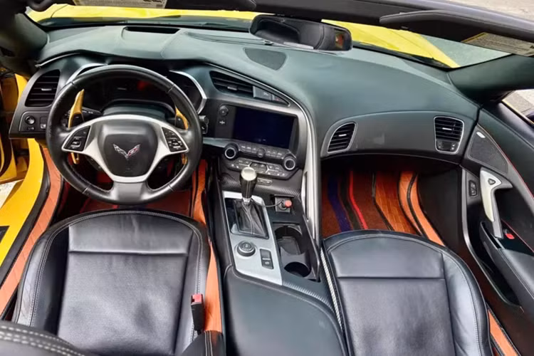 Body kit mang đến sự cá tính cho xe, đầu tiên là cánh lướt gió khổng lồ ở đằng trước, đi kèm bộ hốc gió được định hình theo phong cách Chevrolet Corvette C7 ZR1, cánh lướt gió sườn, và quan trọng nhất là bộ cản va sau cỡ lớn hầm hố.