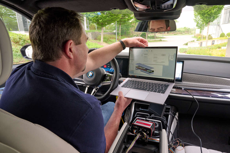 BMW và Solid Power đã hợp tác từ năm 2016, với việc BMW đầu tư vào Solid Power vào tháng 5 năm 2021 như một phần của việc tài trợ.