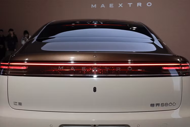 Tuy nhiên, để đạt được mục tiêu doanh số 100.000 xe/năm trong phân khúc siêu cạnh tranh này, Maextro sẽ phải chứng minh giá trị vượt trội so với các đối thủ không chỉ tại Trung Quốc mà cả trên thị trường quốc tế. nơi Mercedes-Benz, BMW hay BYD đang có vị thế vững chắc.