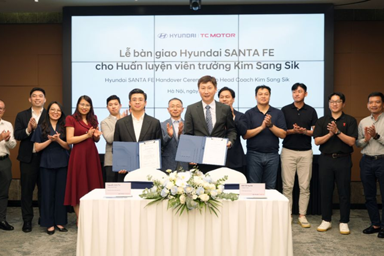 Chính vì vậy, Hyundai Thành Công Việt Nam luôn dành sự quan tâm đặc biệt đến các hoạt động thể thao tại Việt Nam, và vinh dự được đồng hành cùng những cá nhân có đóng góp lớn cho sự phát triển chung của nền bóng đá nước nhà.