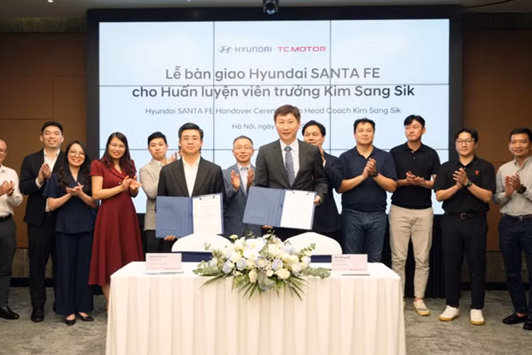 Chính vì vậy, Hyundai Thành Công Việt Nam luôn dành sự quan tâm đặc biệt đến các hoạt động thể thao tại Việt Nam, và vinh dự được đồng hành cùng những cá nhân có đóng góp lớn cho sự phát triển chung của nền bóng đá nước nhà.