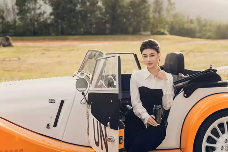 Morgan là thương hiệu xe Anh quốc lâu đời nhưng hiện đã về tay người Trung Quốc, hãng xe này chú trọng vào thiết kế cổ điển, điều đó giúp các mẫu xe Morgan hoài cổ luôn nổi bật trong các cuộc trưng bày xe, hoặc đơn giản là cùng chủ nhân xuống phố để đi dạo.