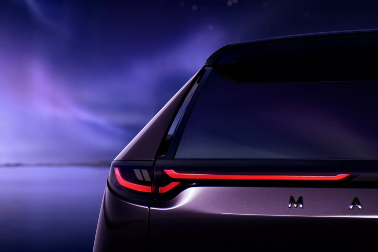 Mazda EZ-60 được định vị ở phân khúc SUV trung cỡ với kích thước chiều dài x rộng x cao lần lượt là 4.850 x 1.935 x 1.620 mm, cùng chiều dài cơ sở đạt 2.902 mm, hứa hẹn mang lại không gian cabin rộng rãi và thoải mái.