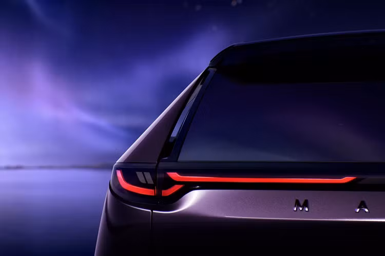 Mazda EZ-60 được định vị ở phân khúc SUV trung cỡ với kích thước chiều dài x rộng x cao lần lượt là 4.850 x 1.935 x 1.620 mm, cùng chiều dài cơ sở đạt 2.902 mm, hứa hẹn mang lại không gian cabin rộng rãi và thoải mái.