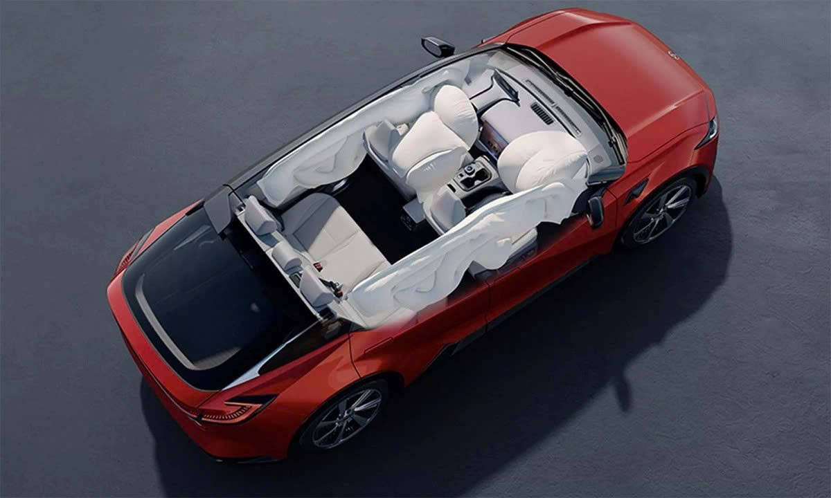 Xe có 4 chế độ nghỉ ngơi, hướng đến trải nghiệm thư giãn cho người dùng đô thị. An toàn cũng được chú trọng với 9 túi khí, kết hợp cùng các tính năng hỗ trợ lái tiên tiến như giữ làn, phanh khẩn cấp, cảnh báo va chạm,…