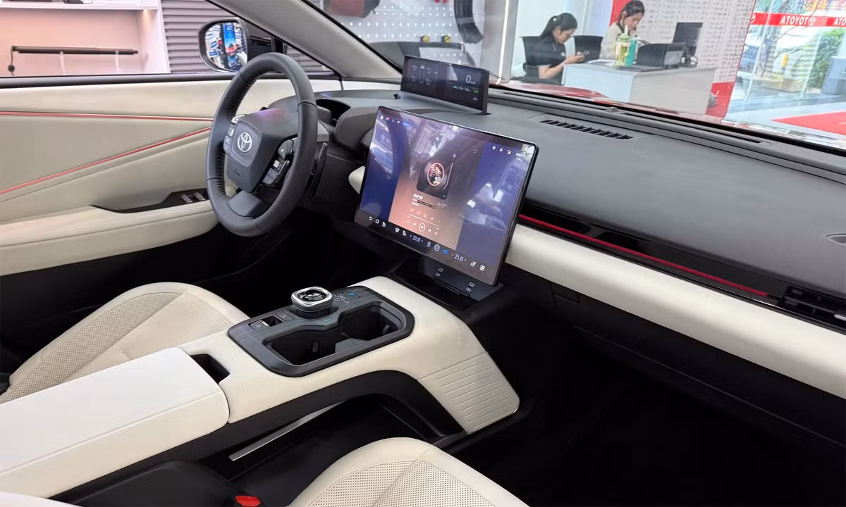 Toàn bộ dòng bZ5 đều sử dụng pin Blade nổi tiếng về độ an toàn của BYD và mô-tơ điện đặt phía trước công suất lên tới 268 mã lực, do FinDreams, công ty con của BYD, phát triển.