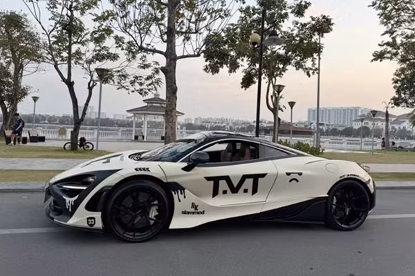 Động cơ kết hợp với hộp số SSG ly hợp kép 7 cấp, nhờ đó, siêu xe McLaren 720S có thể tăng tốc từ vị trí xuất phát lên 100 km/h chỉ trong thời gian 2,9 giây và giảm tốc từ 100-0 km/h trong 2,8 giây. Tốc độ tối đa của siêu xe McLaren 720S là 341 km/h.