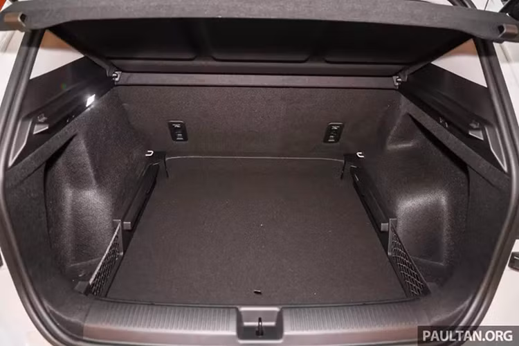 Dù ở phiên bản nào, xe cũng có 7 túi khí, đèn pha tự động, cảm biến áp suất lốp và gói tính năng an toàn chủ động ADAS đầy đủ. MG S5 EV 2025 sở hữu kích thước dài x rộng x cao lần lượt 4.476 x 1.849 x 1.621 mm