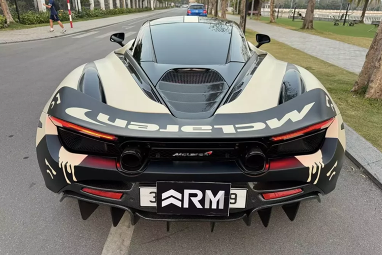 Động cơ kết hợp với hộp số SSG ly hợp kép 7 cấp, nhờ đó, siêu xe McLaren 720S có thể tăng tốc từ vị trí xuất phát lên 100 km/h chỉ trong thời gian 2,9 giây và giảm tốc từ 100-0 km/h trong 2,8 giây. Tốc độ tối đa của siêu xe McLaren 720S là 341 km/h.