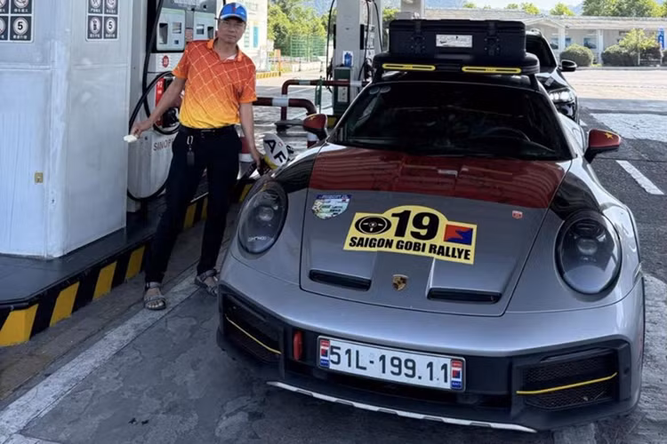 Sau hành trình du lịch xuyên biên giới lần thứ 3 sang Trung Quốc, công tơ mét của chiếc 911 Dakar đã vượt mốc 83.888 km, và hoàn toàn có thể đạt 6 chữ số trong năm nay nếu chủ nhân tiếp tục chuỗi hành trình khám phá.