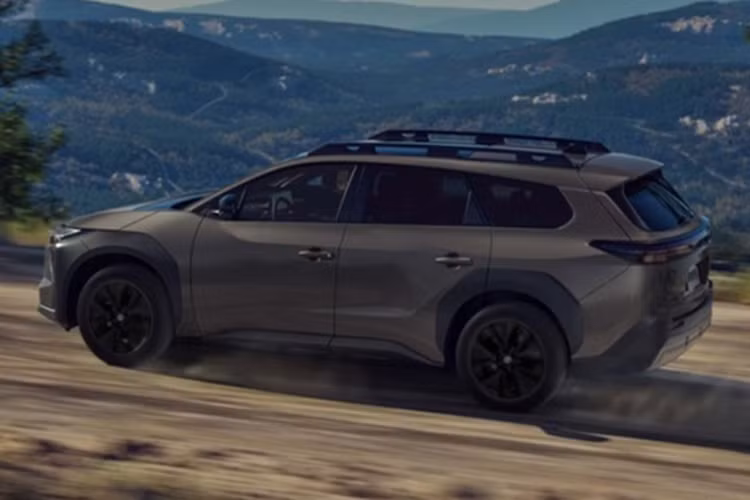 Hiện tại, Toyota chưa công bố giá bán chính thức cho bZ Woodland, nhưng dự kiến mức giá sẽ cao hơn phiên bản bZ4X XLE AWD 2025, vốn có giá khởi điểm 40.545 USD (khoảng 1,05 tỷ VNĐ).