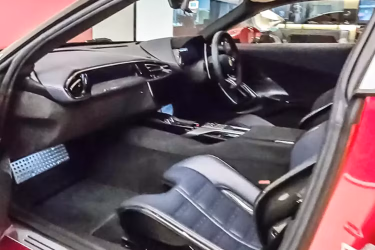 Chiếc xe bao gồm sự kết hợp giữa khí động học chủ động và thụ động để cải thiện giá trị hệ số cản so với 812 Superfast. Ở phía sau, xe có cánh lướt gió nhằm cải thiện lực ép xuống ở tốc độ cao. Một bên của cánh lướt gió có thể nghiêng tới 10° ở tốc độ 60 km/h để hoạt động như phanh khí động học và tạo ra lực ép xuống 50 kg ở tốc độ cao.