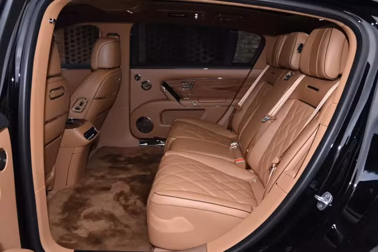 Về hiệu suất, Maextro S800 có khả năng tăng tốc từ 0–100 km/h trong khoảng từ 4,3 - 4,9 giây, tùy phiên bản. Quãng đường phanh từ 100 km/h về vị trí đứng yên là 34,5 mét. Xe cũng có hệ thống đánh lái cầu sau 12°, bán kính quay vòng chỉ 5,05 mét và khả năng đi chéo tối đa 16°.