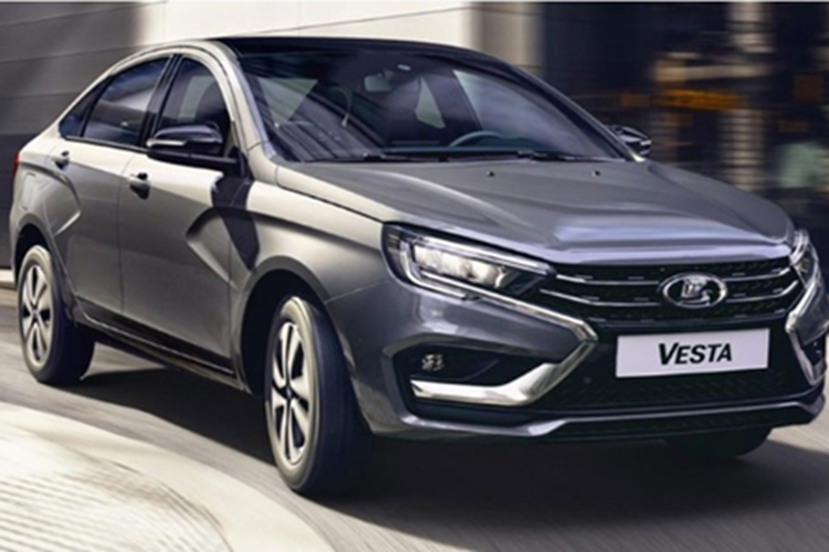 Xe được trang bị động cơ 1.6L hoặc 1.8L, kết hợp với hộp số sàn hoặc tự động. Mặc dù có kích thước và trọng lượng nhỉnh hơn, mức tiêu hao nhiên liệu của Vesta lại tương đương Granta. Dẫu vậy, xét về khả năng cạnh tranh, con số này vẫn khó thuyết phục khi đặt cạnh các đối thủ đã tối ưu hóa tốt hơn về động cơ và khí động học.