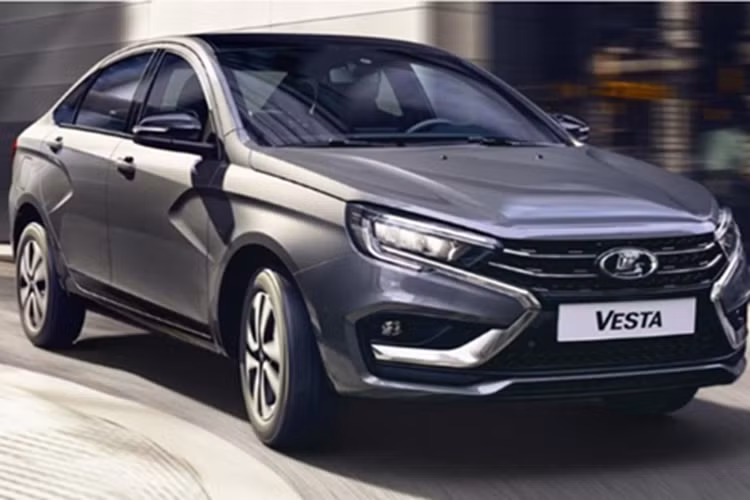 Xe được trang bị động cơ 1.6L hoặc 1.8L, kết hợp với hộp số sàn hoặc tự động. Mặc dù có kích thước và trọng lượng nhỉnh hơn, mức tiêu hao nhiên liệu của Vesta lại tương đương Granta. Dẫu vậy, xét về khả năng cạnh tranh, con số này vẫn khó thuyết phục khi đặt cạnh các đối thủ đã tối ưu hóa tốt hơn về động cơ và khí động học.