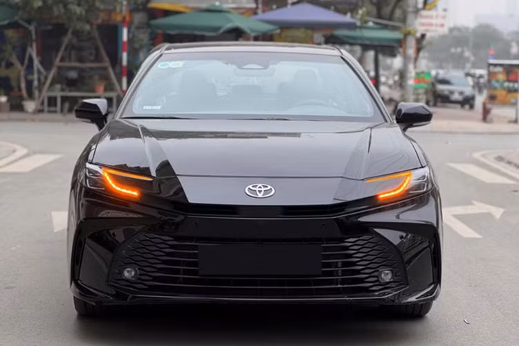 Đáng chú ý, đợt ưu đãi lần này không phải là động thái bất ngờ. Ngay từ quý I/2025, nhiều đại lý Toyota đã bắt đầu triển khai chính sách "xả hàng" với dòng Camry VIN 2024 nhằm đón đầu các phiên bản mới cũng như kích cầu doanh số trong bối cảnh thị trường cạnh tranh khốc liệt.