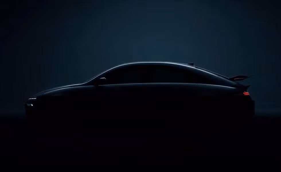 Công suất toàn hệ thống ước tính trên 650 mã lực, tăng tốc từ 0–100 km/h chỉ trong khoảng 3,4 giây. Hệ thống treo và phanh hiệu suất cao, cùng chế độ giả lập tiếng động cơ và hộp số (N e-Shift) nhiều khả năng cũng được giữ lại.