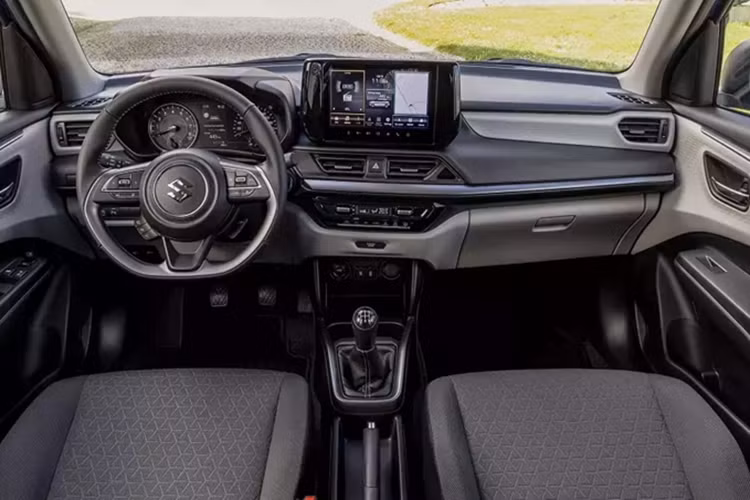 Ngoài ra, Suzuki Swift tại thị trường quốc tế có cả gói tính năng an toàn chủ động Suzuki Safety Support. Tuy nhiên, xe ở Việt Nam nhiều khả năng sẽ không có trang bị này để giữ giá bán cạnh tranh. Đặc biệt, Suzuki Swift 2025 tại Việt Nam sẽ có thêm động cơ mild hybrid mới.