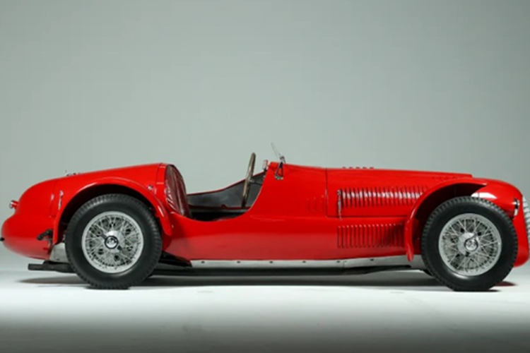 Sau khi cộng các loại thuế và phí đấu giá, tổng giá trị thương vụ lên tới 6,3 triệu bảng Anh (tương đương hơn 220 tỷ đồng), lập kỷ lục mới cho dòng Ferrari 166 Spyder Corsa đời 1948 đắt giá nhất từng được bán trên thị trường quốc tế.