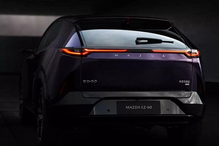 Mazda đang áp dụng chính sách đặt cọc hấp dẫn cho EZ-60: người dùng chỉ cần đặt trước 10 nhân dân tệ, số tiền này sẽ tăng giá trị mỗi ngày cho đến khi nhận xe và được khấu trừ vào giá mua. Chiến lược này góp phần thúc đẩy số lượng đơn đặt hàng lên cao trong giai đoạn đầu.