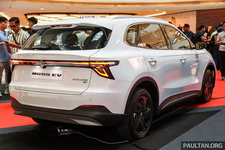 Tất cả các phiên bản của xe đều sử dụng mô-tơ điện nằm trên cầu sau với công suất tối đa 170 mã lực và mô-men xoắn cực đại 250 Nm. MG nhấn mạnh S5 là mẫu xe điện dẫn động cầu sau duy nhất trong phân khúc. Ngoài ra, xe còn được trang bị hệ thống treo sau đa liên kết.