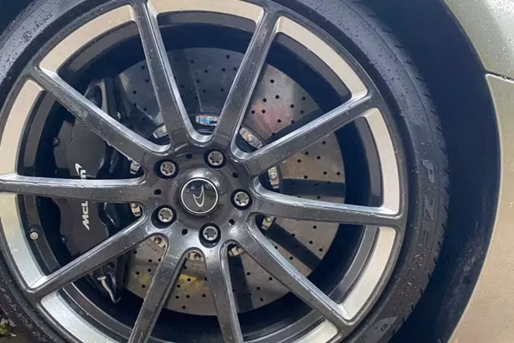 La-zăng này nhẹ hơn 4 kg so với bộ mâm trang bị trên xe tiêu chuẩn.