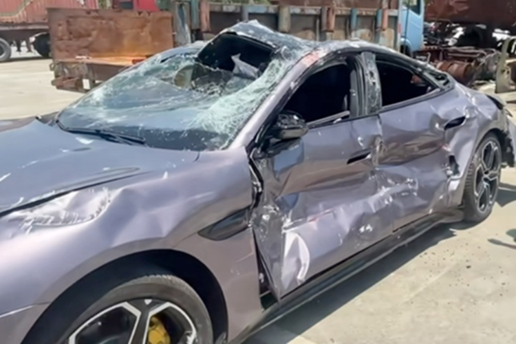 Những vị trí quan trọng như trụ A, trụ B, dầm sàn và khung bên trong cửa sử dụng thép siêu cường 2.000 MPa, mang đến khoang hành khách cứng vững và khả năng chống xoắn lên đến 51.000 Nm/độ.