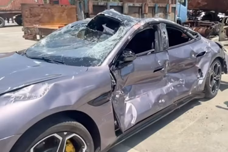 Những vị trí quan trọng như trụ A, trụ B, dầm sàn và khung bên trong cửa sử dụng thép siêu cường 2.000 MPa, mang đến khoang hành khách cứng vững và khả năng chống xoắn lên đến 51.000 Nm/độ.