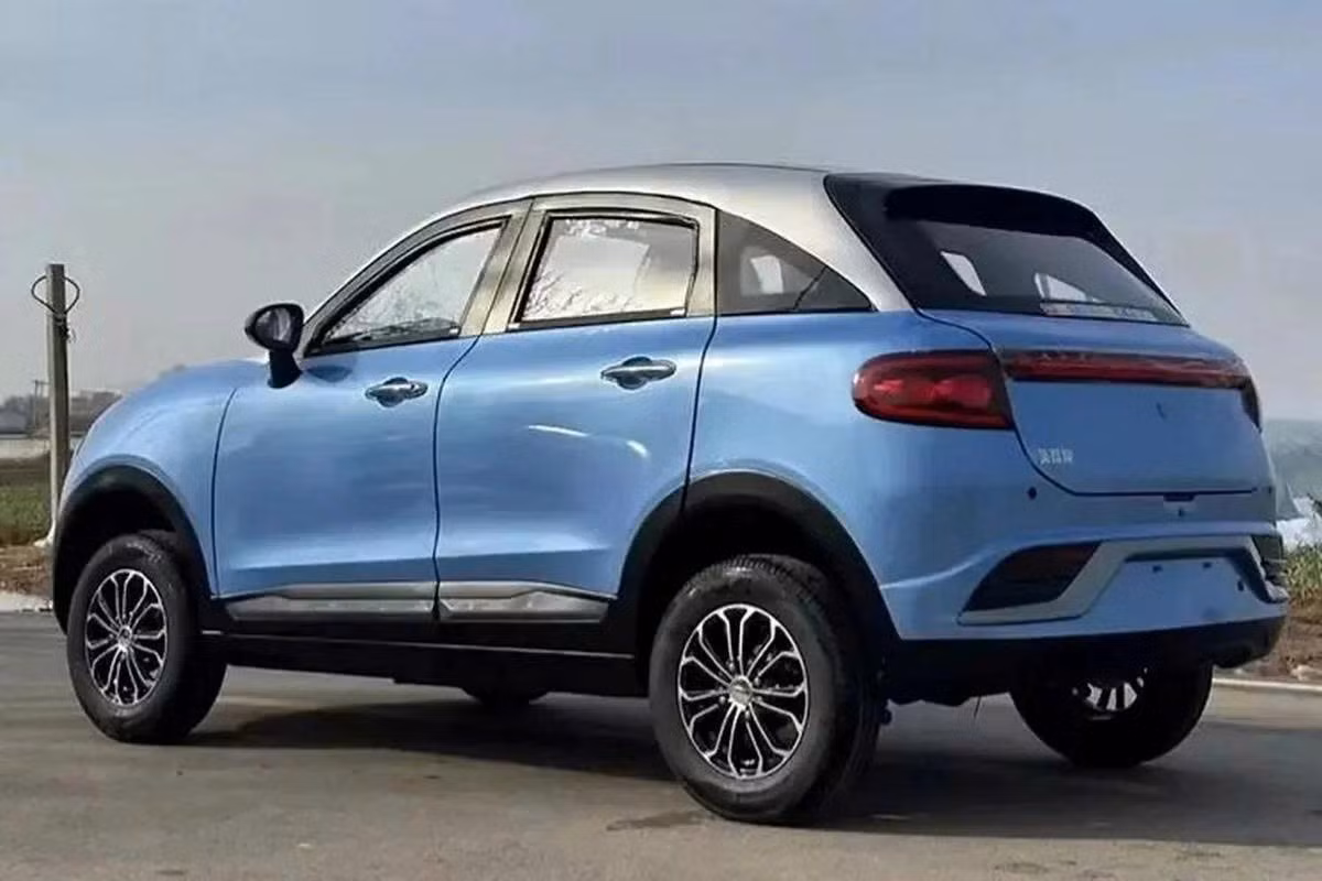 Dù chỉ là “bản sao mini”, mẫu xe EREV phong cách Bentley này vẫn cho thấy sự sáng tạo và cả sự liều lĩnh của các nhà sản xuất xe tại Trung Quốc. Không rõ liệu nó có cơ hội vươn ra thị trường quốc tế hay không, nhưng tại sân nhà, đây chắc chắn là một “chiếc xe của show” gây tò mò và bàn tán không ít.