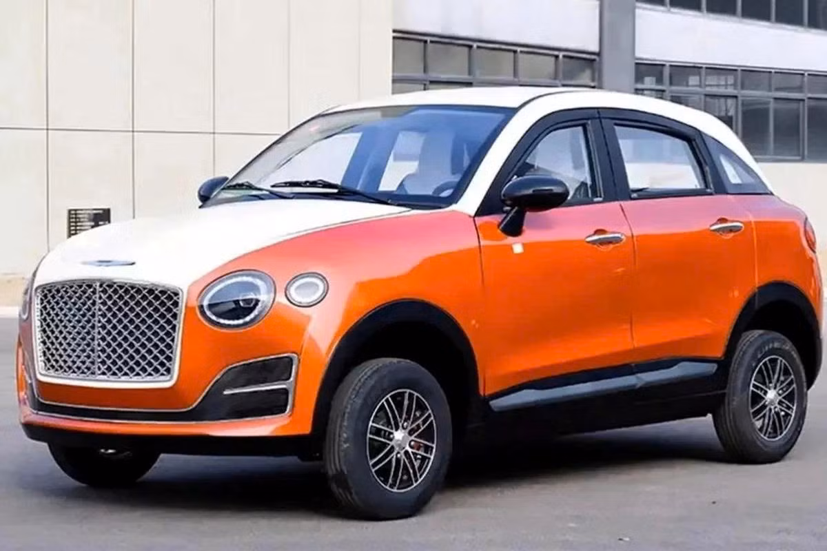 Ngoại hình của chiếc xe gần như là bản sao của Bentayga, từ lưới tản nhiệt dạng ma trận, cụm đèn pha kép đến các đường nét thân xe bệ vệ. Dù kích thước nhỏ hơn bản gốc, nhưng phong cách thiết kế tạo hiệu ứng thị giác cao, khiến nhiều người lầm tưởng đây là một chiếc SUV cao cấp thực thụ.