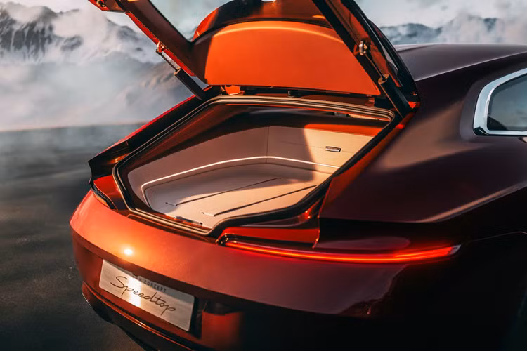 BMW dự kiến sẽ sản xuất giới hạn 70 chiếc Concept Speedtop, dành riêng cho những khách hàng đặc biệt. Tuy nhiên, mẫu xe này sẽ không được phân phối tại thị trường Mỹ.