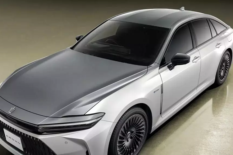 Trong khi đó, bản Limited Matte Metal lại nổi bật với nội thất màu Black Lustre. Tuy nhiên, phiên bản này không được trang bị cần số pha lê, bù lại có tùy chọn gối tựa đầu rời và cửa sổ trời toàn cảnh.