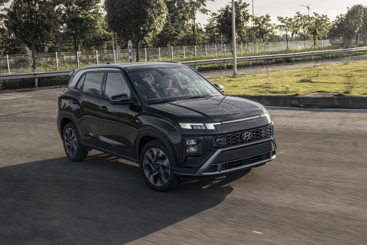 So với đời trước, Hyundai Creta 2025 không chỉ được nâng cấp thiết kế mà còn phân hóa rõ rệt về trang bị, tiện nghi và công nghệ an toàn.