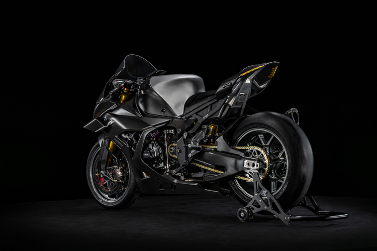 Dù chưa có kế hoạch sản xuất hàng loạt, Concept RR là tuyên ngôn rõ ràng cho hướng đi mới của BMW Motorrad: đẩy mạnh khí động học, áp dụng vật liệu siêu nhẹ và đưa công nghệ đua xe vào dòng superbike dân dụng.