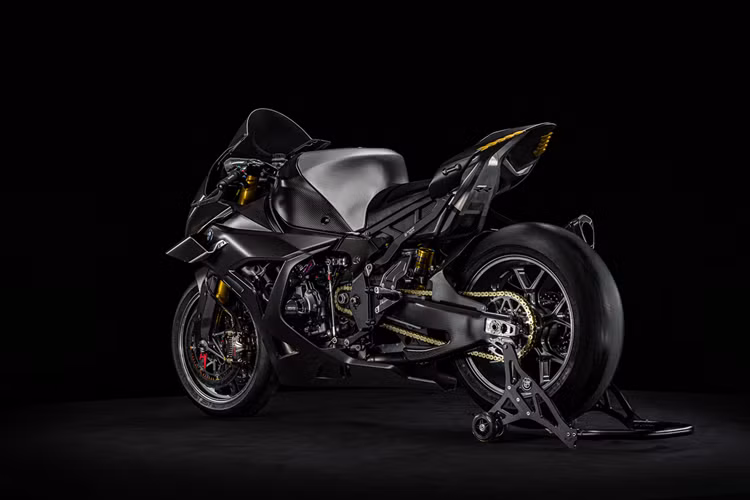 Dù chưa có kế hoạch sản xuất hàng loạt, Concept RR là tuyên ngôn rõ ràng cho hướng đi mới của BMW Motorrad: đẩy mạnh khí động học, áp dụng vật liệu siêu nhẹ và đưa công nghệ đua xe vào dòng superbike dân dụng.