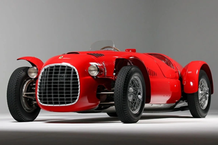 Không chỉ tạo nên cơn sốt trong giới đam mê xe cổ, thương vụ đấu giá xe Ferrari 166 Spyder Corsa này còn là minh chứng sống động cho sức hấp dẫn bền bỉ của thương hiệu Ferrari - biểu tượng gắn liền với lịch sử đua xe và tinh thần chế tác cơ khí thượng hạng của ngành ôtô toàn cầu.