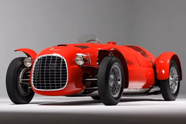 Không chỉ tạo nên cơn sốt trong giới đam mê xe cổ, thương vụ đấu giá xe Ferrari 166 Spyder Corsa này còn là minh chứng sống động cho sức hấp dẫn bền bỉ của thương hiệu Ferrari - biểu tượng gắn liền với lịch sử đua xe và tinh thần chế tác cơ khí thượng hạng của ngành ôtô toàn cầu.