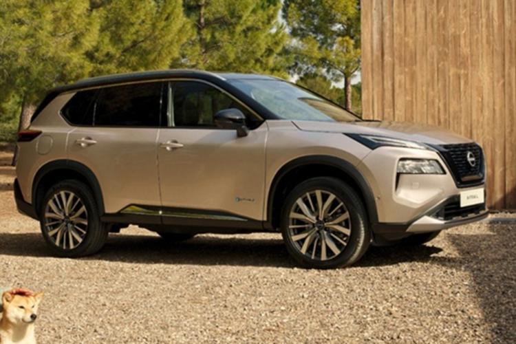 Xe được trang bị hệ truyền động hybrid nối tiếp (series hybrid), trong đó động cơ xăng chỉ đảm nhiệm vai trò phát điện, không trực tiếp truyền lực đến bánh xe. Cụ thể, động cơ xăng tăng áp 1.5L 3 xi-lanh cho công suất 142 mã lực, mô-men xoắn 250 Nm, làm nhiệm vụ sạc pin cho hai mô-tơ điện đặt ở cầu trước và cầu sau.